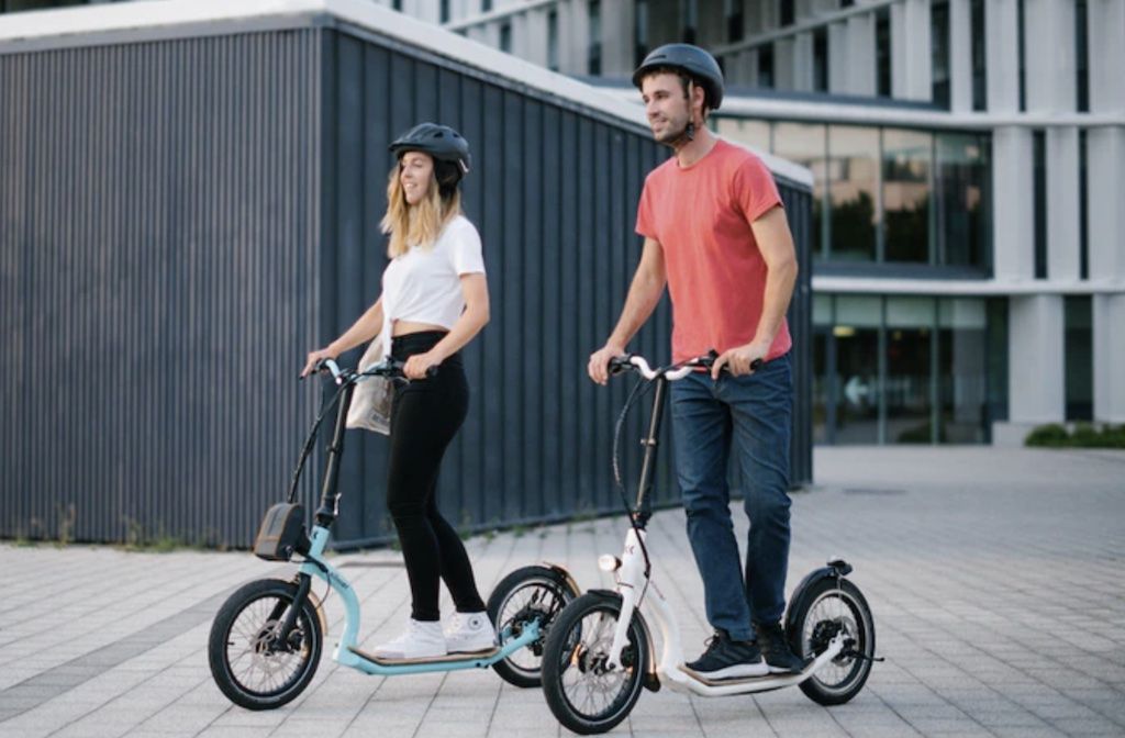 Desde Vitoria llega un patinete eléctrico con madera de haya y acero al carbono