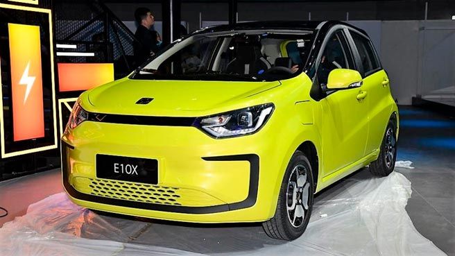 Volkswagen y JAC presentan el E10X. Un coche eléctrico de bajo coste con 30 kWh y disponible desde solo 6.300 euros