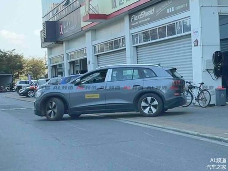 Avistada una unidad del Volkswagen ID.6. Un SUV de hasta 7 plazas y 111 kWh de batería