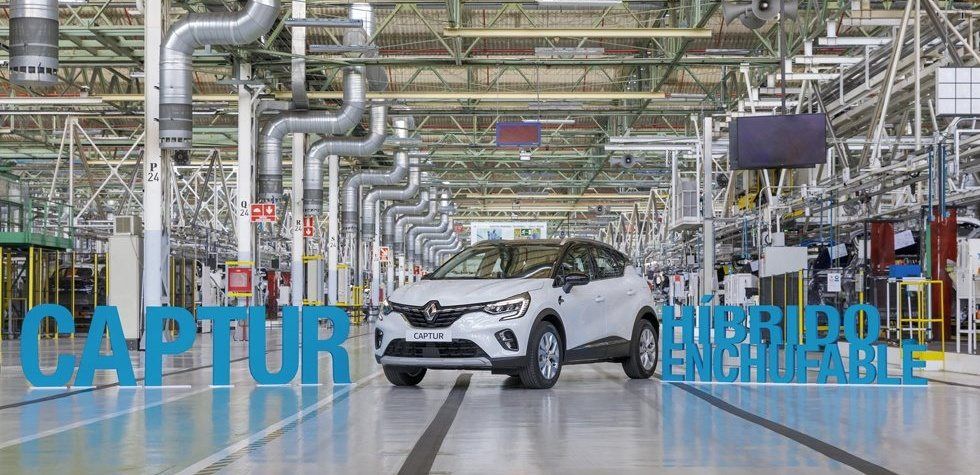 Renault producirá sus modelos eléctricos en Francia, adjudicando nuevos híbridos a sus plantas españolas: analizamos el futuro de las factorías de Palencia y Valladolid