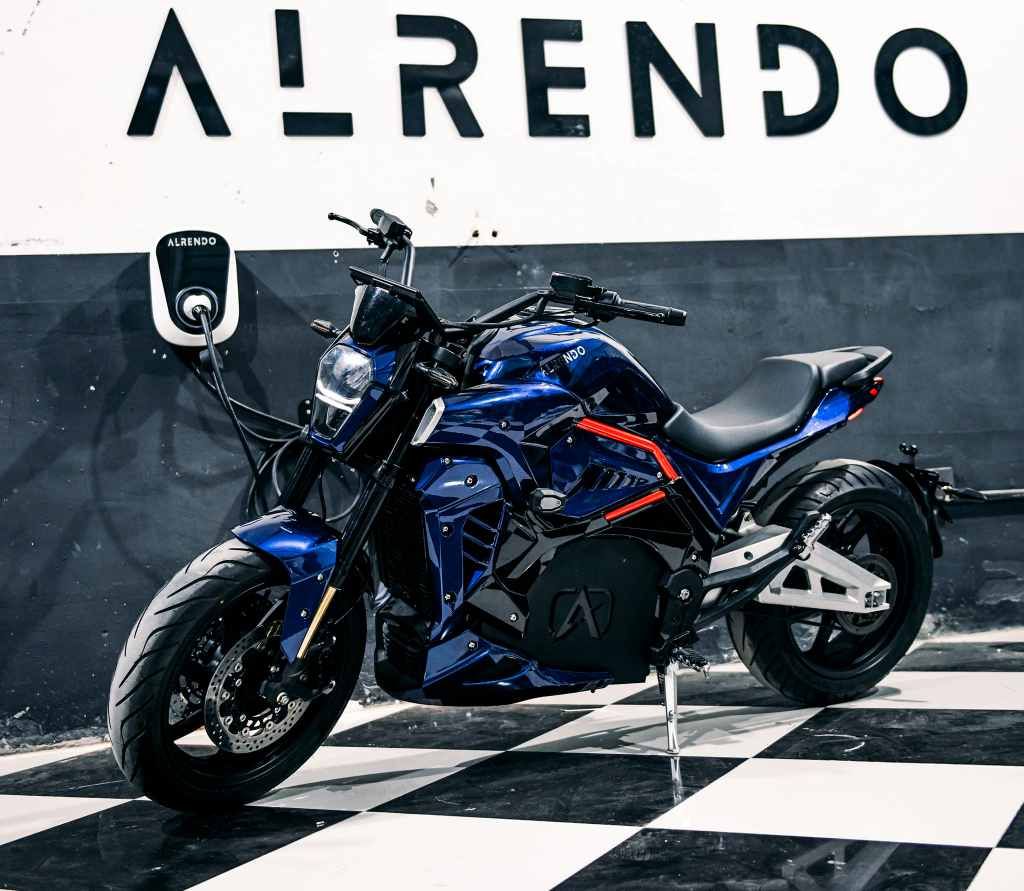 Alrendo TS Bravo abre sus reservas en Europa. ¿La primera moto eléctrica de altas prestaciones y precio razonable?