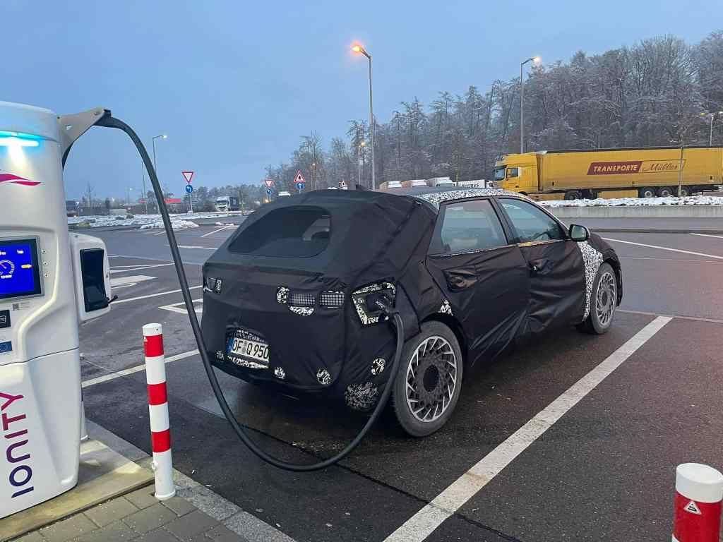 Avistado un IONIQ 5 cargando a 135 kW y 719 V