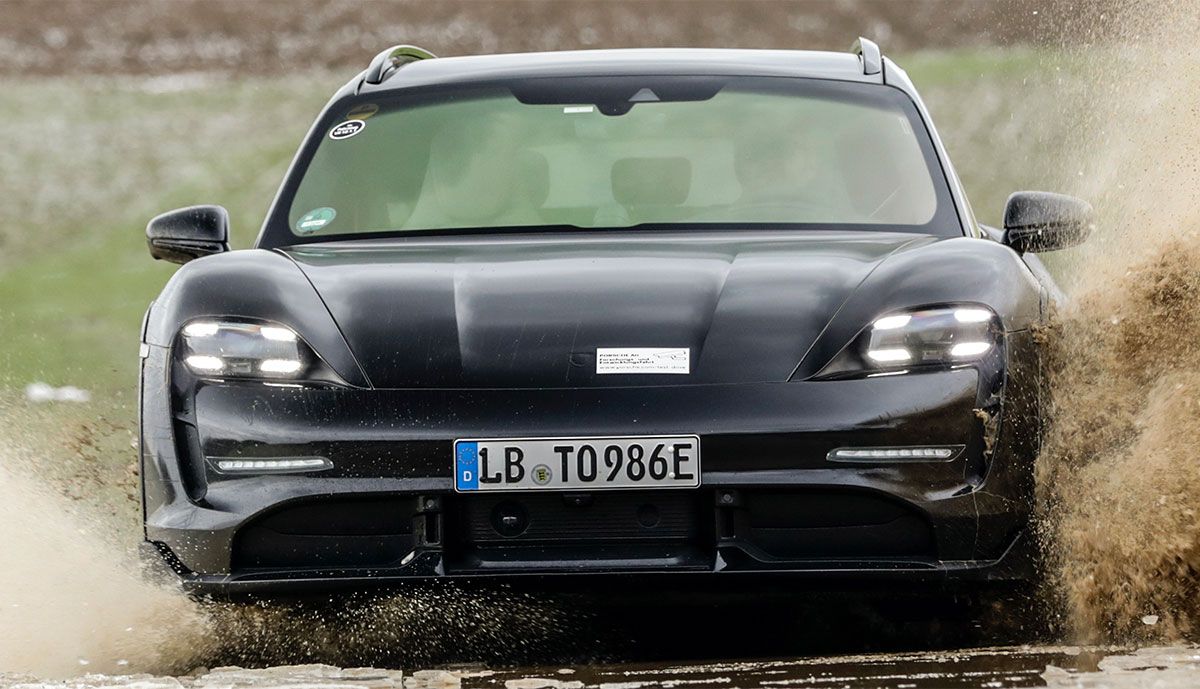 Porsche lanza nuevas imágenes del Taycan Cross Turismo, la versión crossover de su primer coche eléctrico