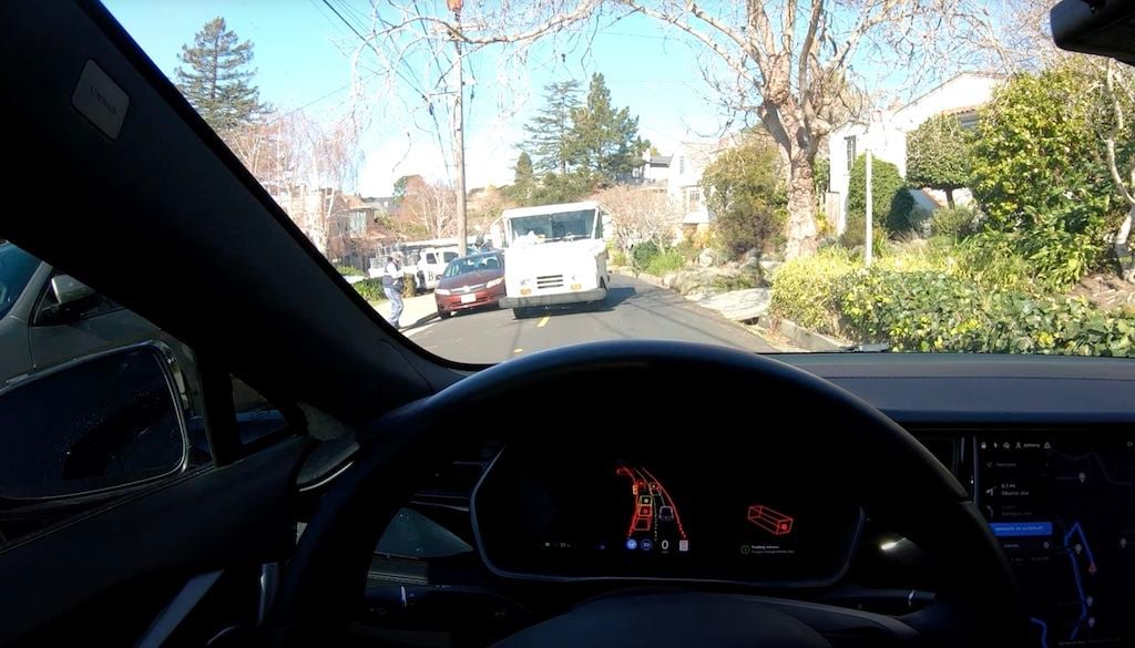 Ponen a prueba la conducción autónoma de un Tesla Model S en los peores cruces y carreteras de California y así reacciona (Vídeo)