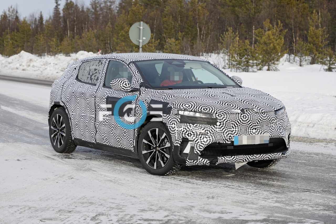 Nuevas fotos espía del Renault Megane eVision, el compacto eléctrico que tendrá que competir contra los Tesla "Model C" y Volkswagen ID.3