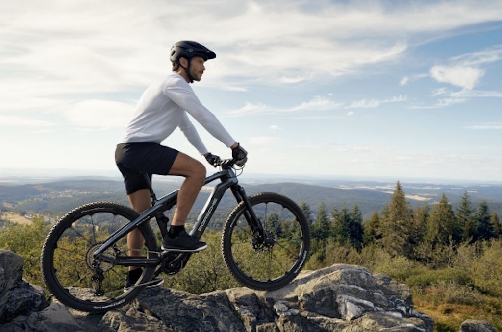 El Taycan Cross Turismo no viene solo. Estas son las nuevas dos bicicletas eléctricas de Porsche