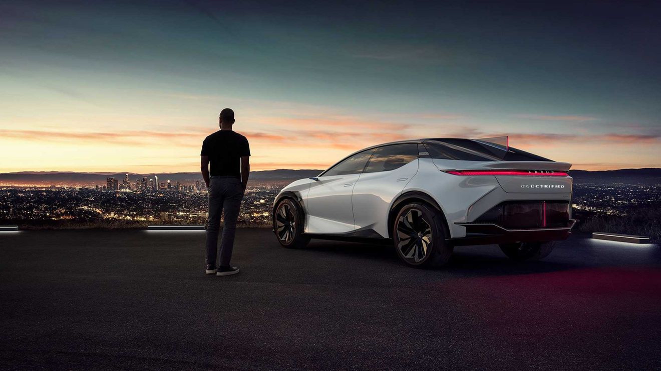 Lexus lanzará un híbrido enchufable este año y un eléctrico puro en 2022