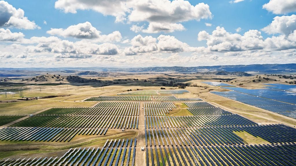 Apple recurre a Tesla para construir uno de los mayores sistemas de almacenamiento de energía de los Estados Unidos