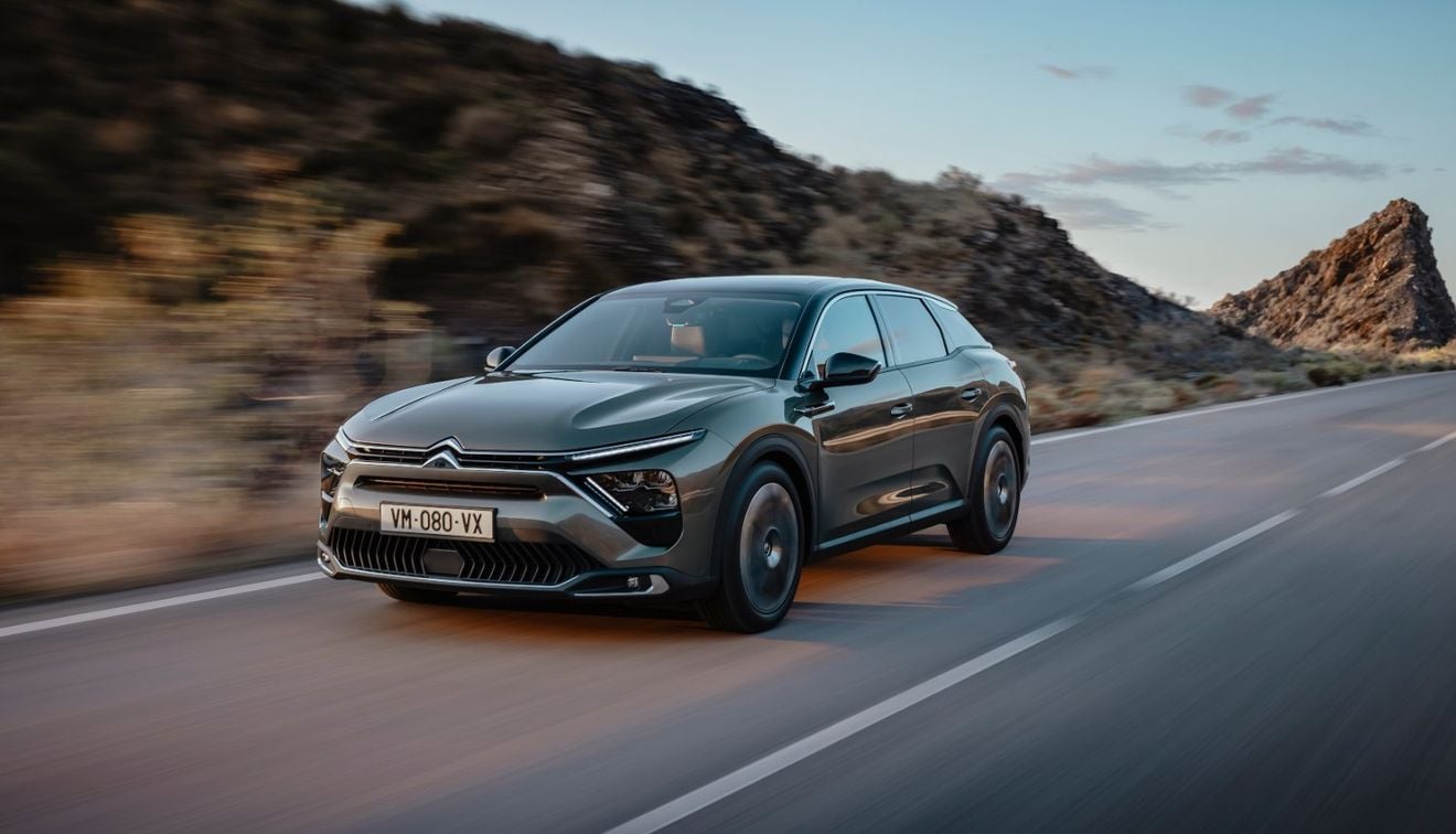 Citroën C5 X: la clásica berlina se transforma en un llamativo crossover híbrido enchufable