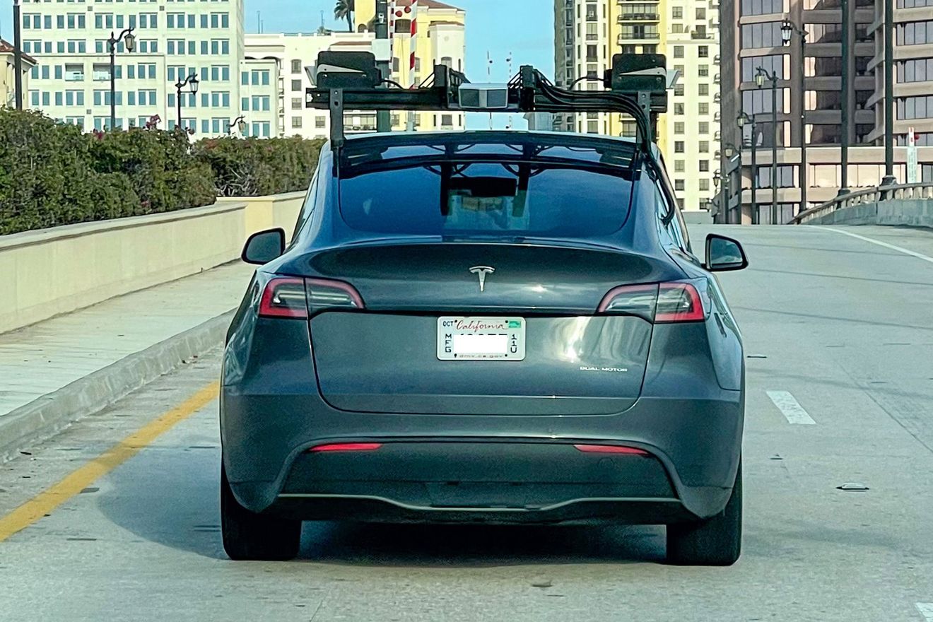 Mientras Elon Musk reniega del radar un Tesla Model Y rueda con tecnología lidar en Florida