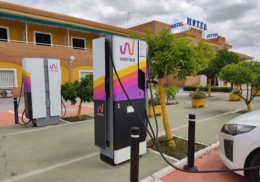 Precios de la carga rápida para coches eléctricos en España. Wenea sube al primer puesto