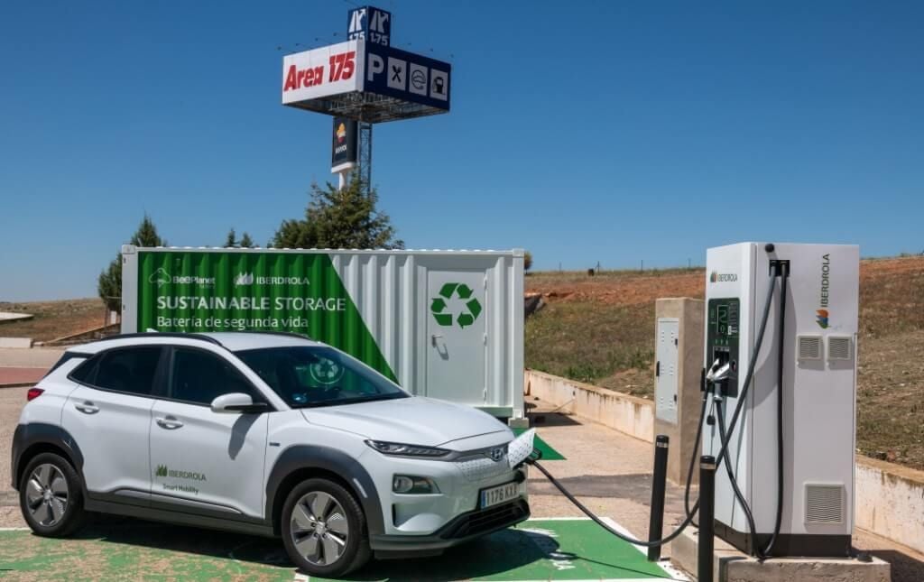 Iberdrola y BeePlanet inauguran su primer punto de carga para coches eléctricos alimentado con baterías de segunda vida