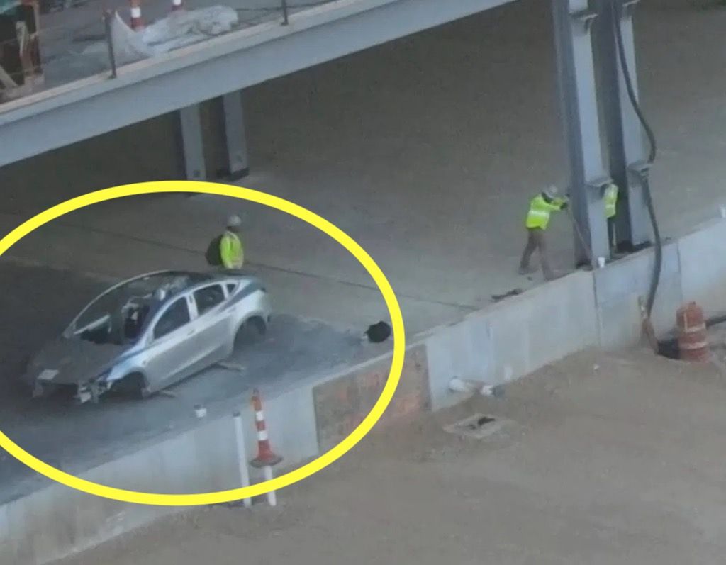 Aparece en la Giga Texas un chasis completo del Model Y en medio de las obras (vídeo)