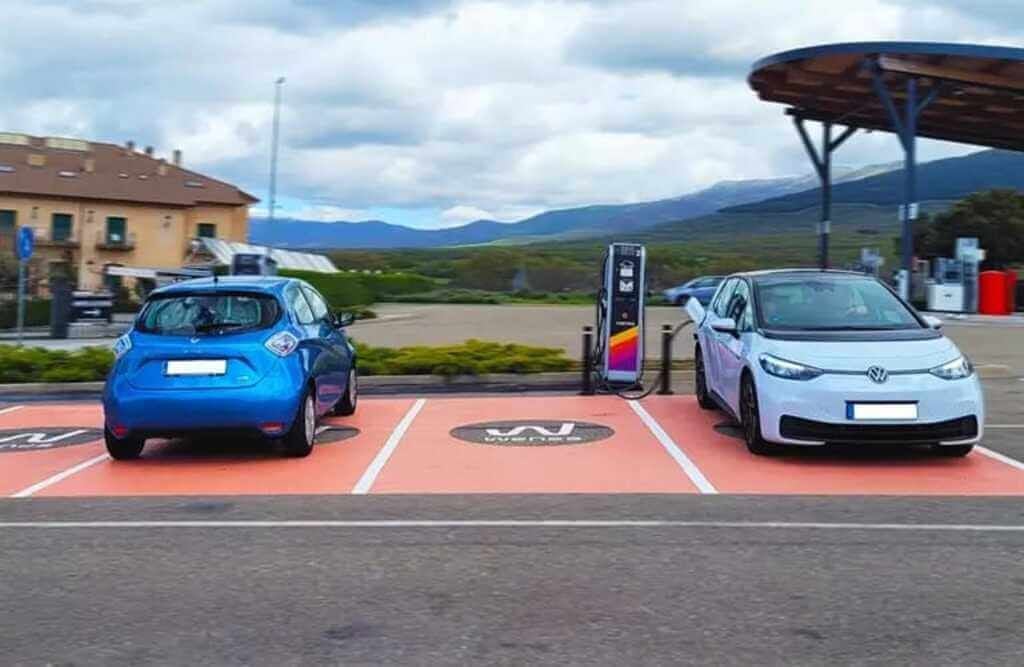 Idoneo y Wenea se unen para impulsar la movilidad eléctrica en España