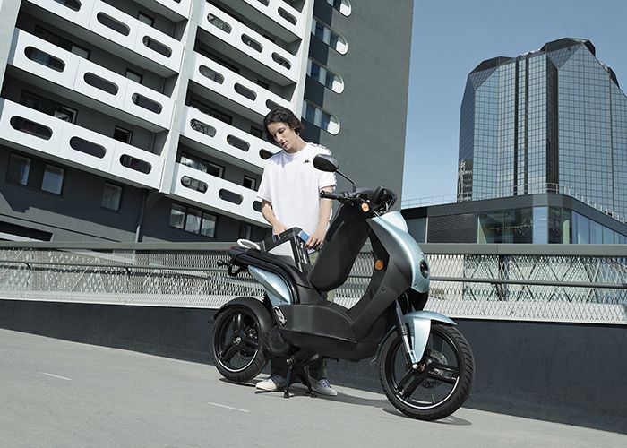 Peugeot apoya una movilidad cero emisiones con una moto eléctrica y 1.250 euros de descuento sin necesidad del Plan MOVES III