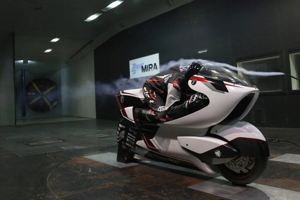 White Motorcycle Concept presenta la motocicleta eléctrica que intentará llegar a los 402 km/h