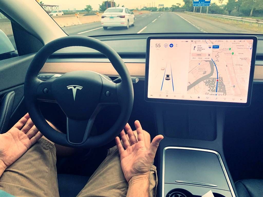 Tesla presenta el sistema Safety Score que analiza la conducción para activar, o no, el FSD