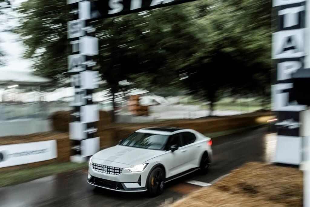 Un Polestar 2 más potente y deportivo se presenta en Goodwood