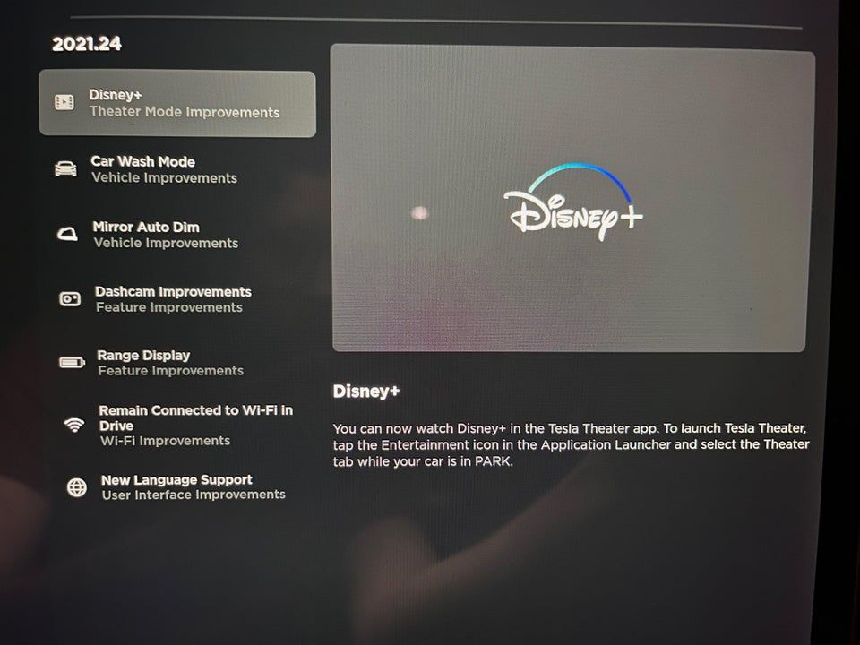 Tesla lanza una nueva actualización. Disney+, modo de lavado, Wifi constante, espejos con atenuación automática y más