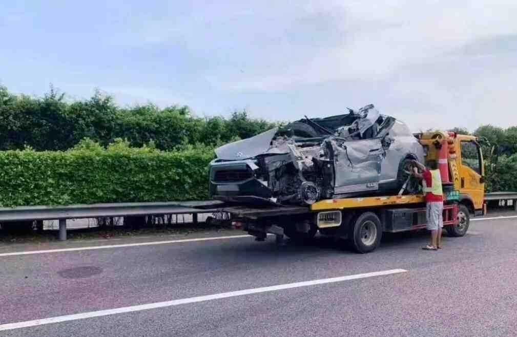 Dos graves accidentes del NIO ES8 ponen las miradas en el funcionamiento del sistema de conducción autopilotada