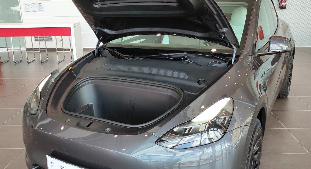 Tesla Model Y 1
