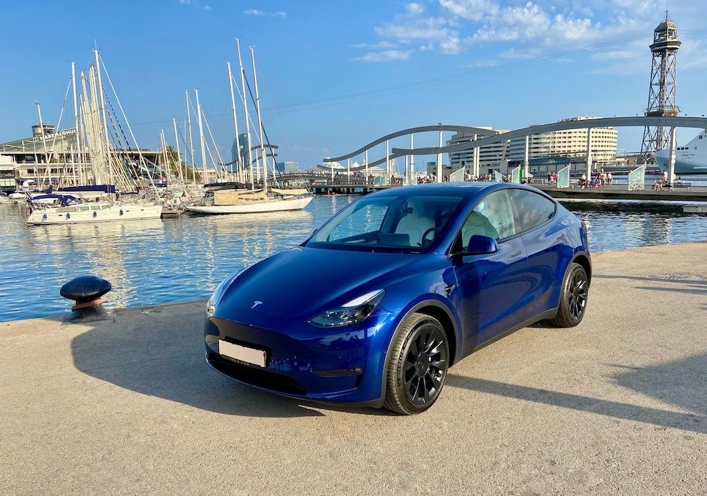 El Tesla Model Y ya está en España y se puede ver en las tiendas de Madrid, Barcelona, Málaga, Valencia y Sevilla