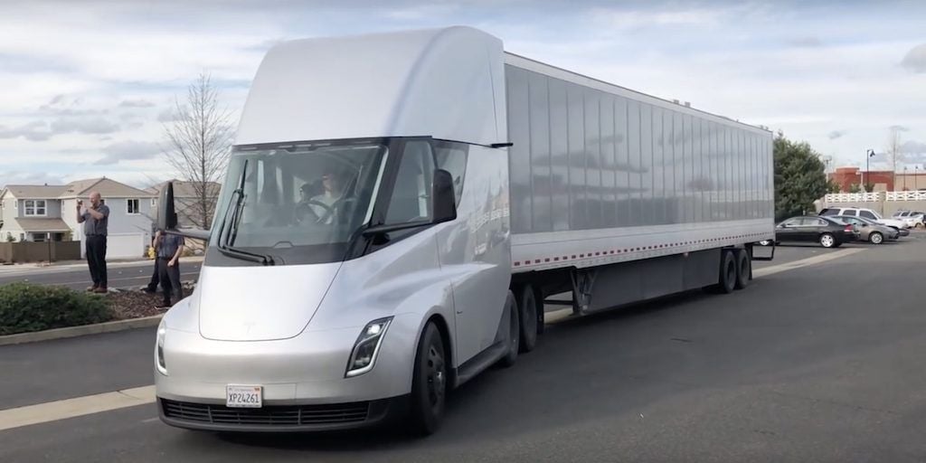 El Tesla Semi completa un viaje de 800 kilómetros a plena carga