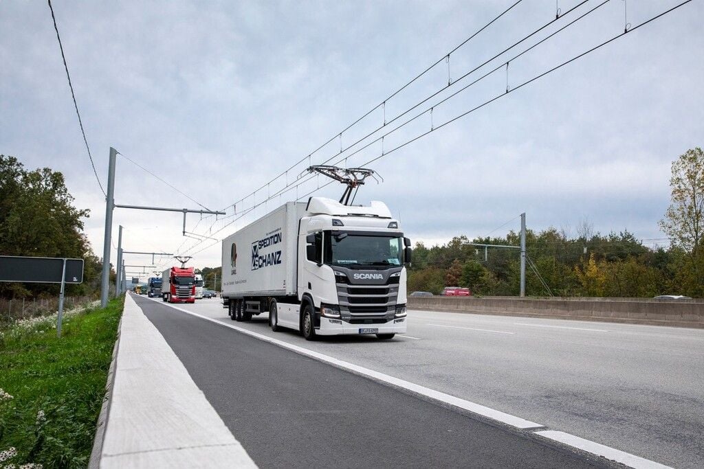 Las catenarias para camiones eléctricos obtienen buenos resultados en sus primeros años de prueba