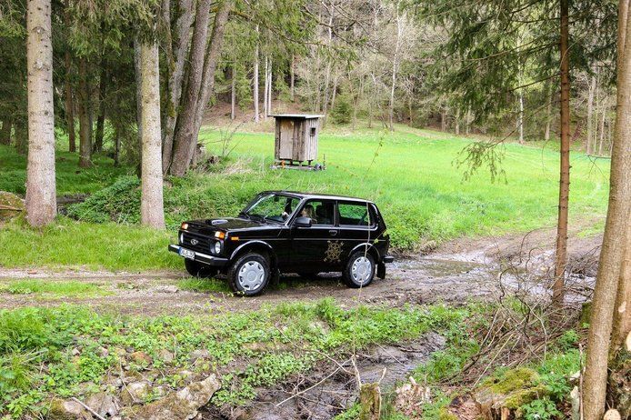 Una empresa transforma el clásico Lada Niva en un todoterreno eléctrico por solo 2.800 euros