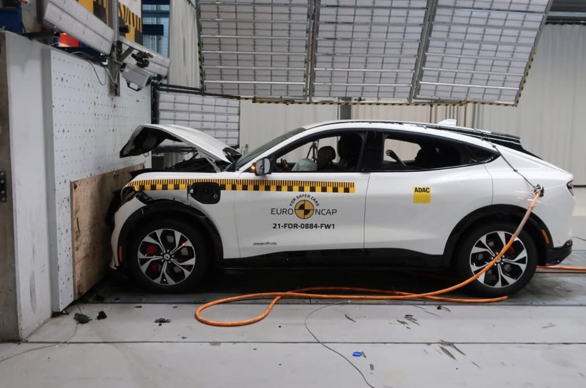 Los Ford Mustang Mach-E, Hyundai IONIQ 5 y Volvo XC40 Recharge logran 5 estrellas en los crash-test de EuroNCAP