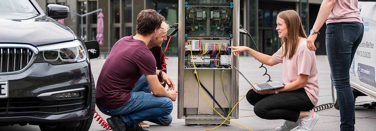 Proyecto Power2Load: estudiantes alemanes desarrollan un punto de recarga inteligente para varios vehículos