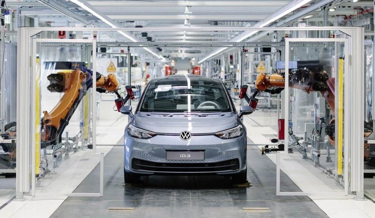 Una demanda más baja de lo esperado obliga a Volkswagen a reducir su producción de coches eléctricos