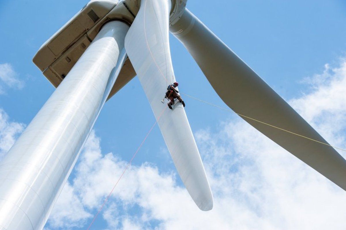 Vestas desarrolla un proceso para reciclar todas las palas de los aerogeneradores eólicos