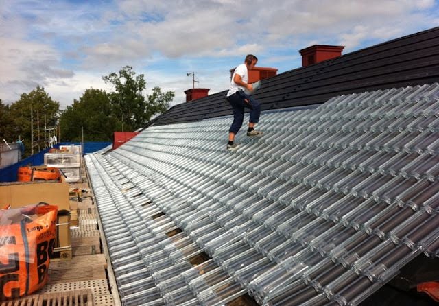 Tejas solares. Una alternativa para reducir la dependencia del gas y generar calor en las viviendas