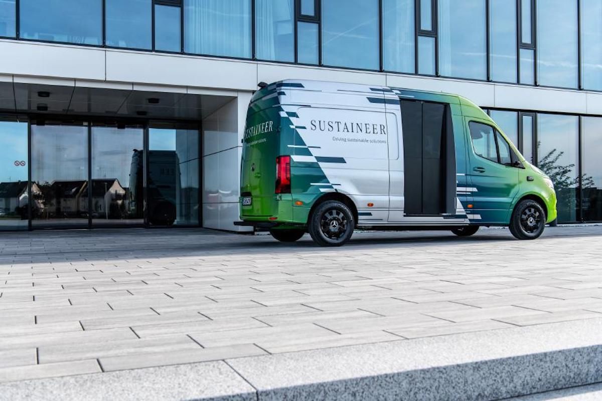 Esta furgoneta eléctrica de Mercedes-Benz limpia el aire mientras circula