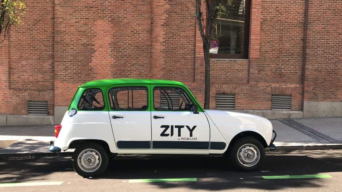 ZITY transforma el clásico Renault «4 Latas» en un coche eléctrico de carsharing