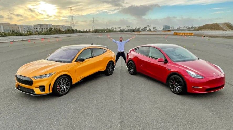 Ford Mustang Mach-e GT es superior al Tesla Model Y Performance en maniobrabilidad, confort y frenada, pero...