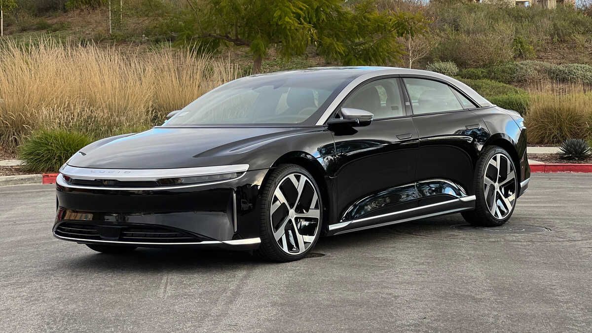 Después del anuncio de Tesla, Lucid Motors confirma que también bajará los precios del Air