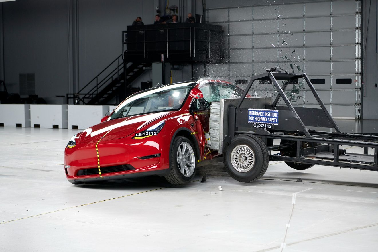 Prueba crash test. El Tesla Model Y recibe la mejor puntuación del IIHS