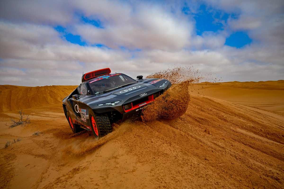 Audi logra la primera victoria en el Dakar para un vehículo electrificado