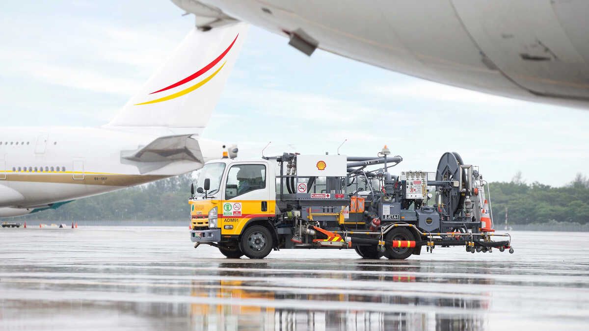 Shell comienza a suministrar combustible  de aviación sostenible (SAF) en Singapur