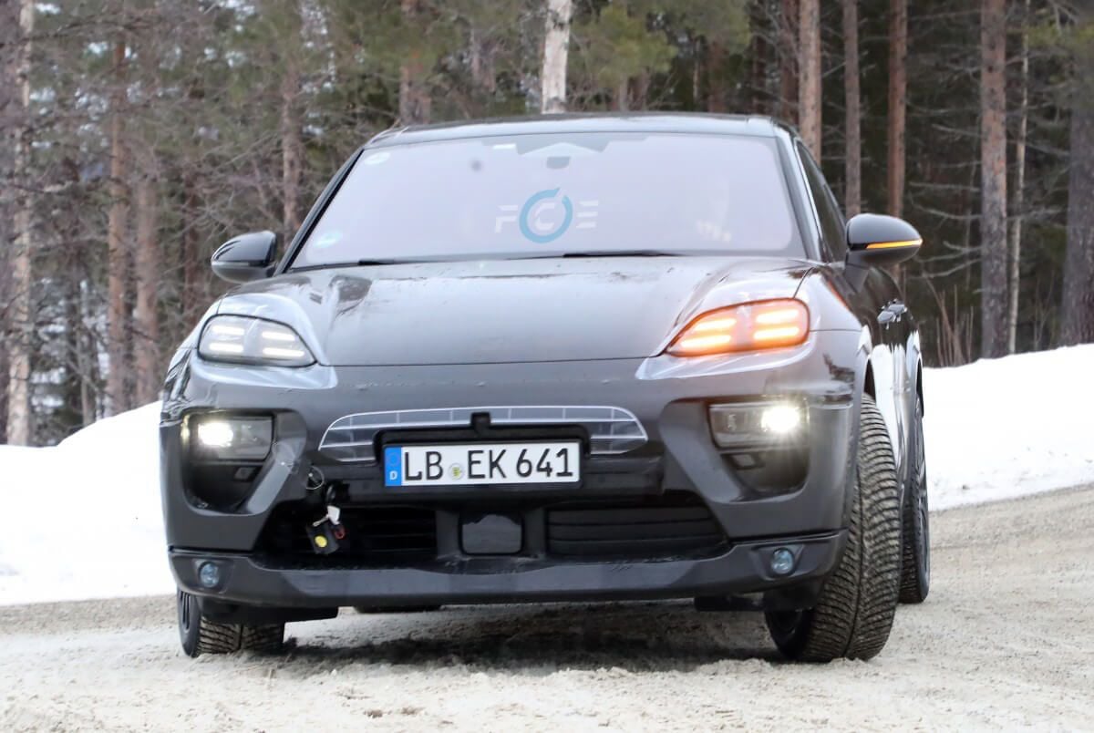 El Porsche Macan eléctrico pierde camuflaje y nos muestra un frontal muy Taycan