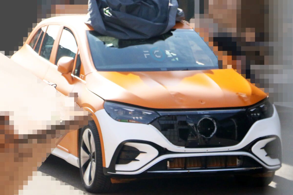 El Mercedes-Benz EQE SUV es pillado por primera vez sin camuflaje