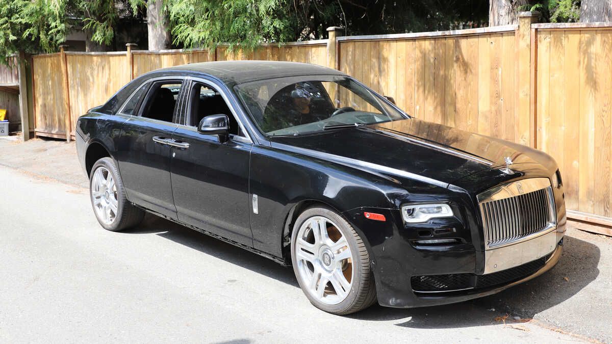 Consiguió que su Rolls-Royce Ghost fuese 100% eléctrico, pero pagó un alto precio, su matrimonio y la casa