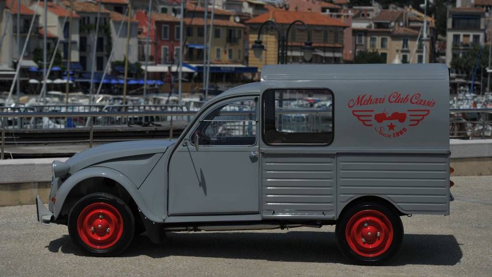 Este club de fans del 2CV ofrece conversiones eléctricas del mítico Citroen