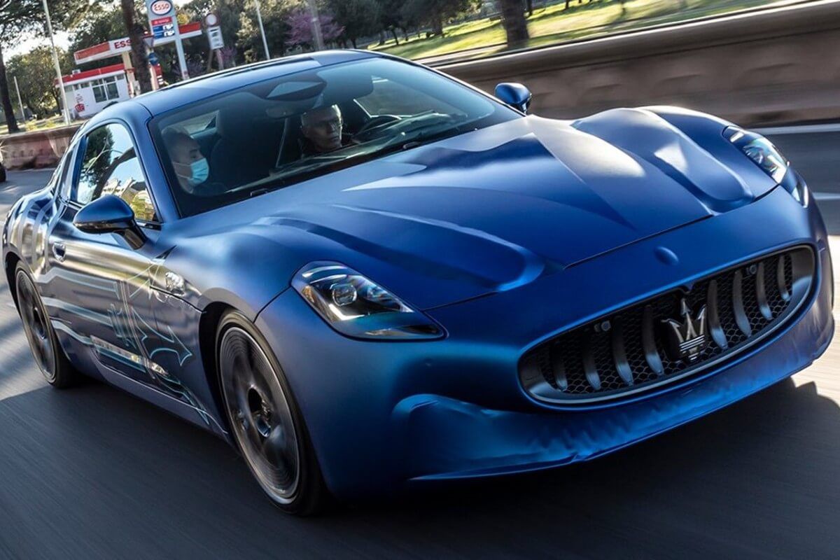 Carlos Tavares, CEO de Stellantis, se pasea por Roma con el Maserati GranTurismo Folgore de 1.200 CV