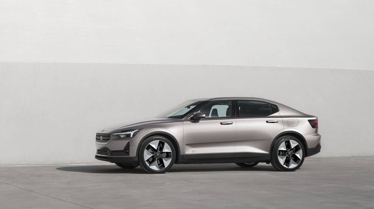 El Polestar 2 mejora su autonomía, equipamiento y sostenibilidad