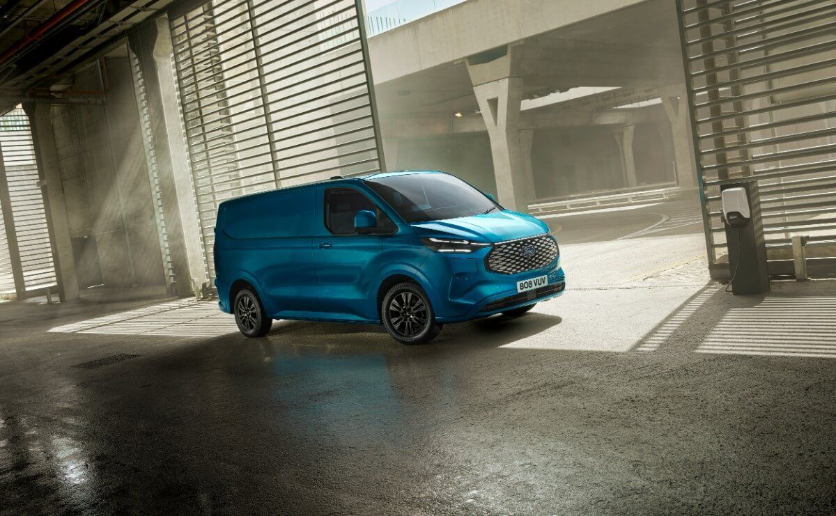 Ford presenta la E-Transit Custom, una furgoneta eléctrica con hasta 380 kilómetros de autonomía