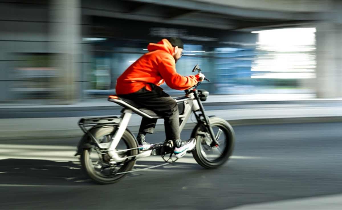 La heredera de la Vespino es ASTRO. Un ciclomotor eléctrico con pedales y el precio de una bici