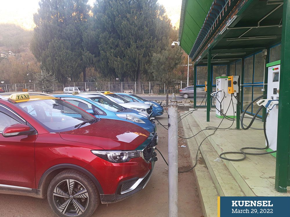 Los coches eléctricos revolucionan la economía los taxistas de Bután que ven doblar su salario